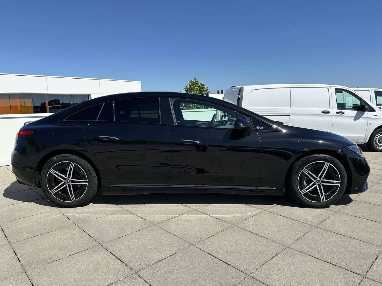 Mercedes-Benz EQE 300 AMG PANO DAK PREMIUM PLUS NP 102.432 EURO !!! — foto 4 van 19