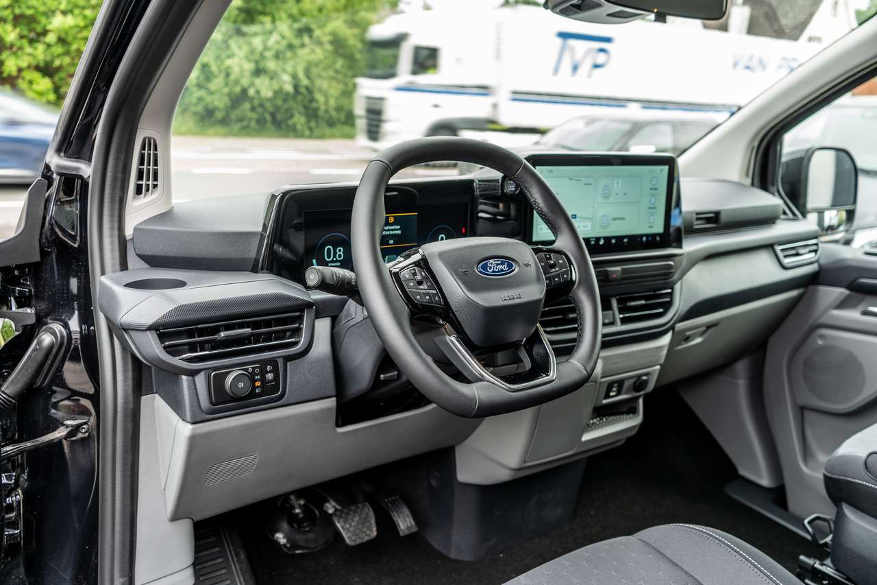 Ford Transit Custom 2.0TDCi Limited L2 5pl. - 5j Warranty - 40.400ex — foto 8 van 15