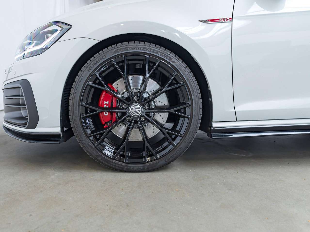Volkswagen Golf GTI TCR|VOORKANT PPF BESCHERMD|AKRAPOVIC|PANO|CARBON|DYN-AUDIO-SYSTEEM|CAMERA|ZETELVERW.|ACC|LA|GARANTIE| — foto 12 van 25