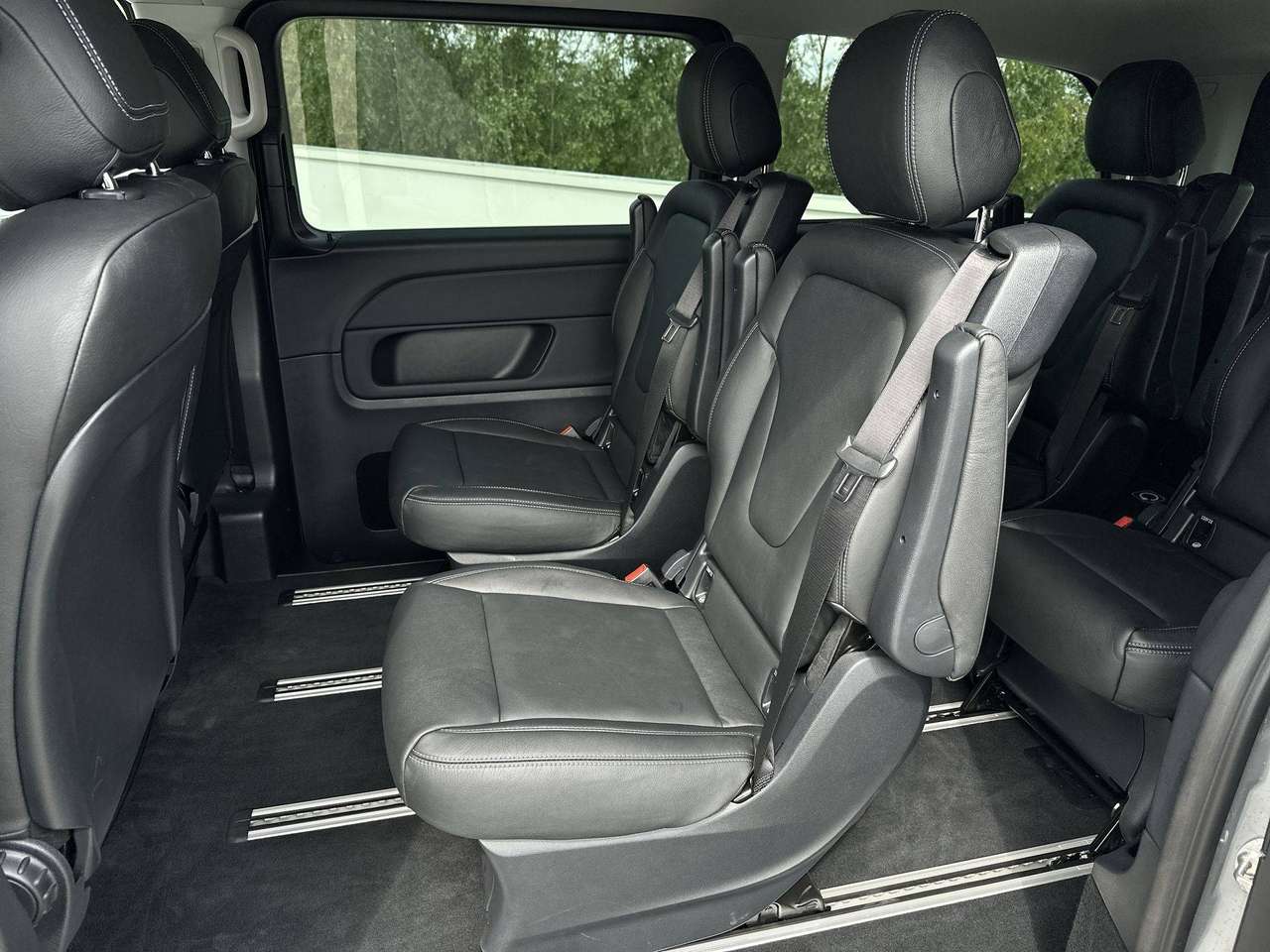 Mercedes-Benz EQV 300 L2  nieuw model Leder navi Distronic Dodehoek Multibeam — foto 18 van 18