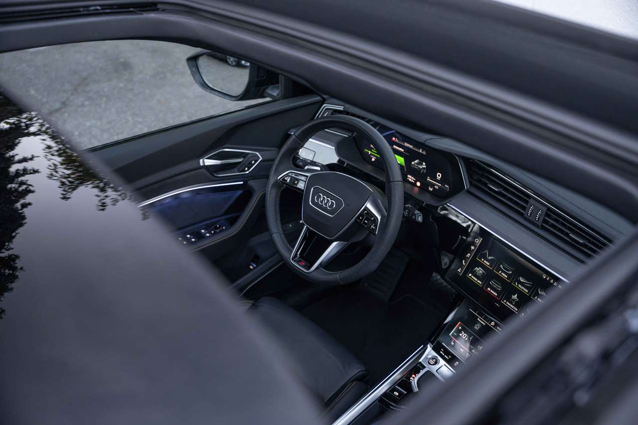 Audi e-tron 55 Quattro S-LINE/MATRIX//BLACKEDITION/94%SOH/PANO/NACHTZICHT/B&O/HUD/360° — foto 11 van 25