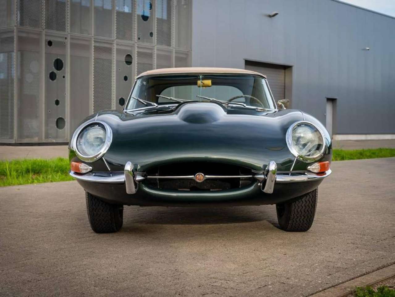 Jaguar E-Type 4.2 Cabrio — foto 13 van 25
