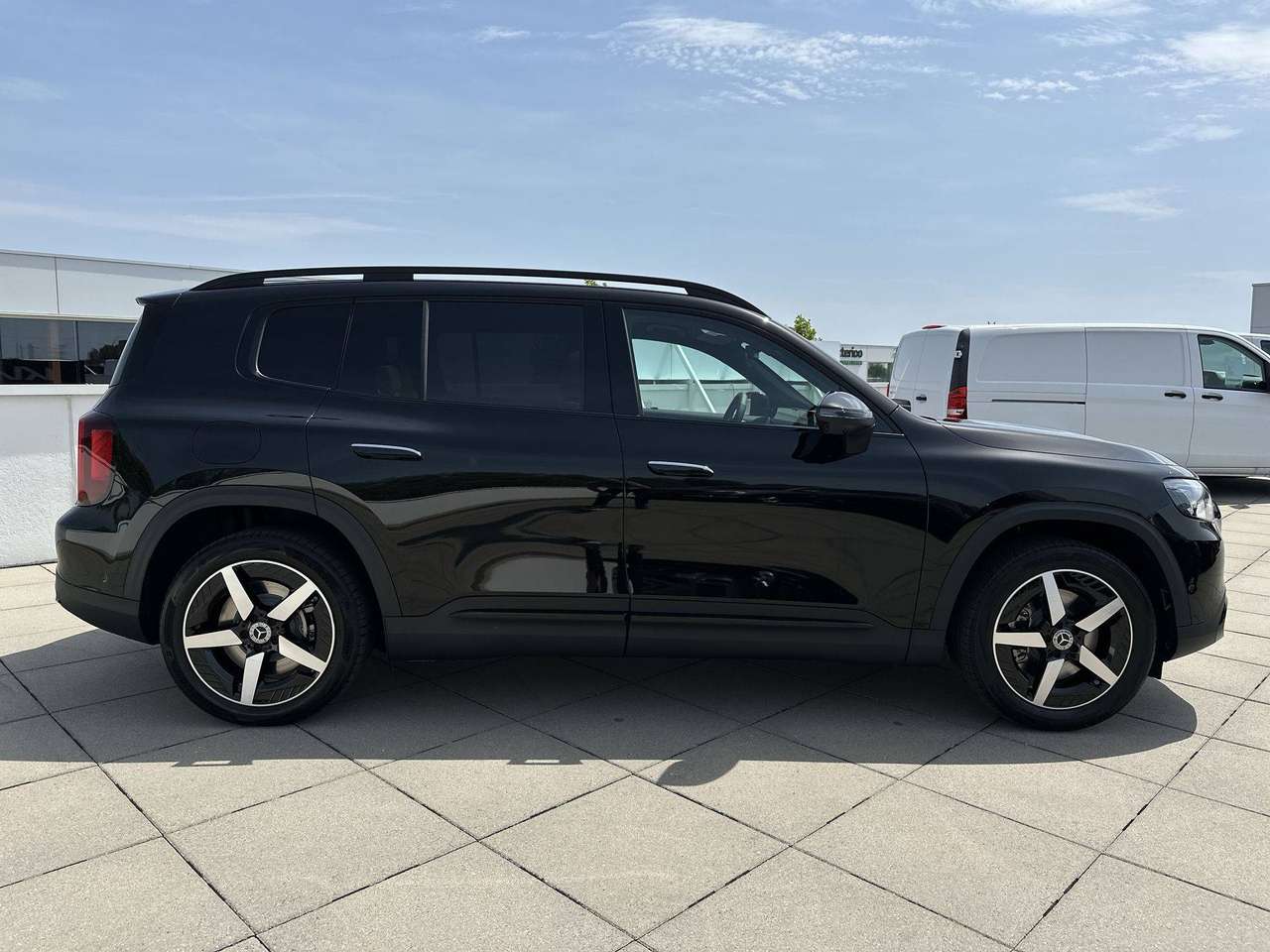 Mercedes-Benz GLB 250 + Electric Pano dak Leder Memory Nightpakket — foto 3 van 19