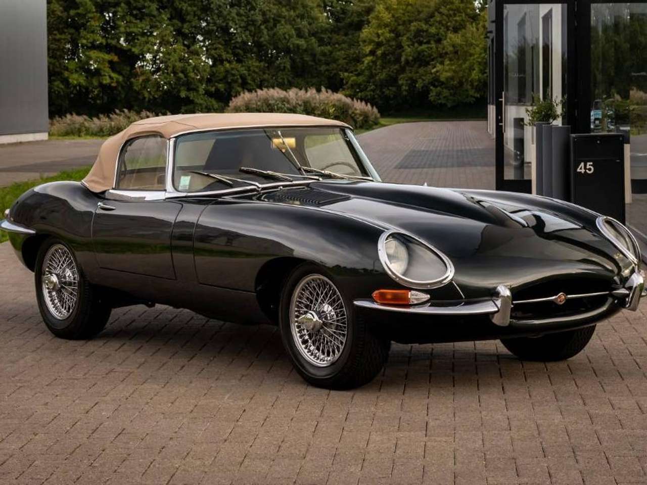 Jaguar E-Type 4.2 Cabrio — foto 2 van 25