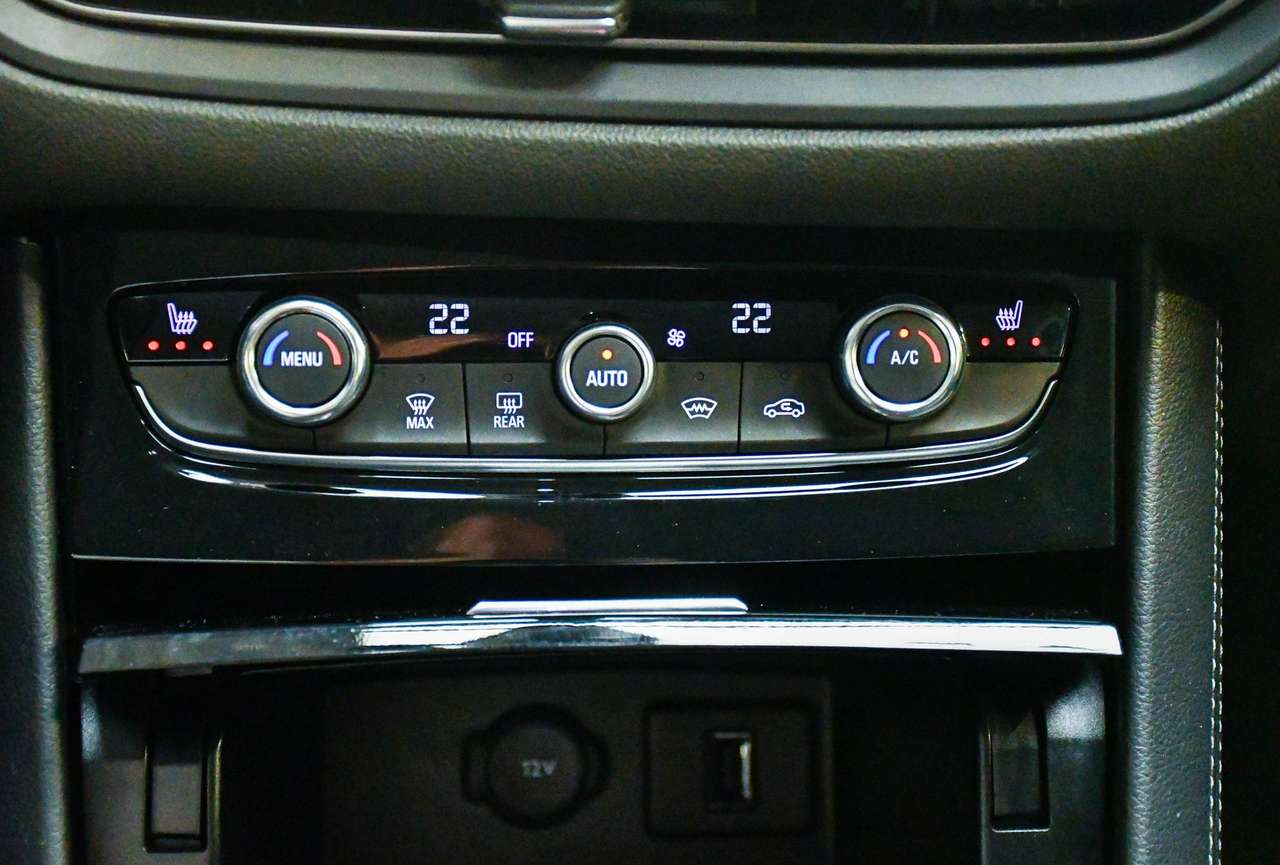 Opel Grandland 1.2 Turbo Black Edition - NAVIGATIE / SMARTLINK / ALCANTARA / PDC / CC — foto 14 van 19