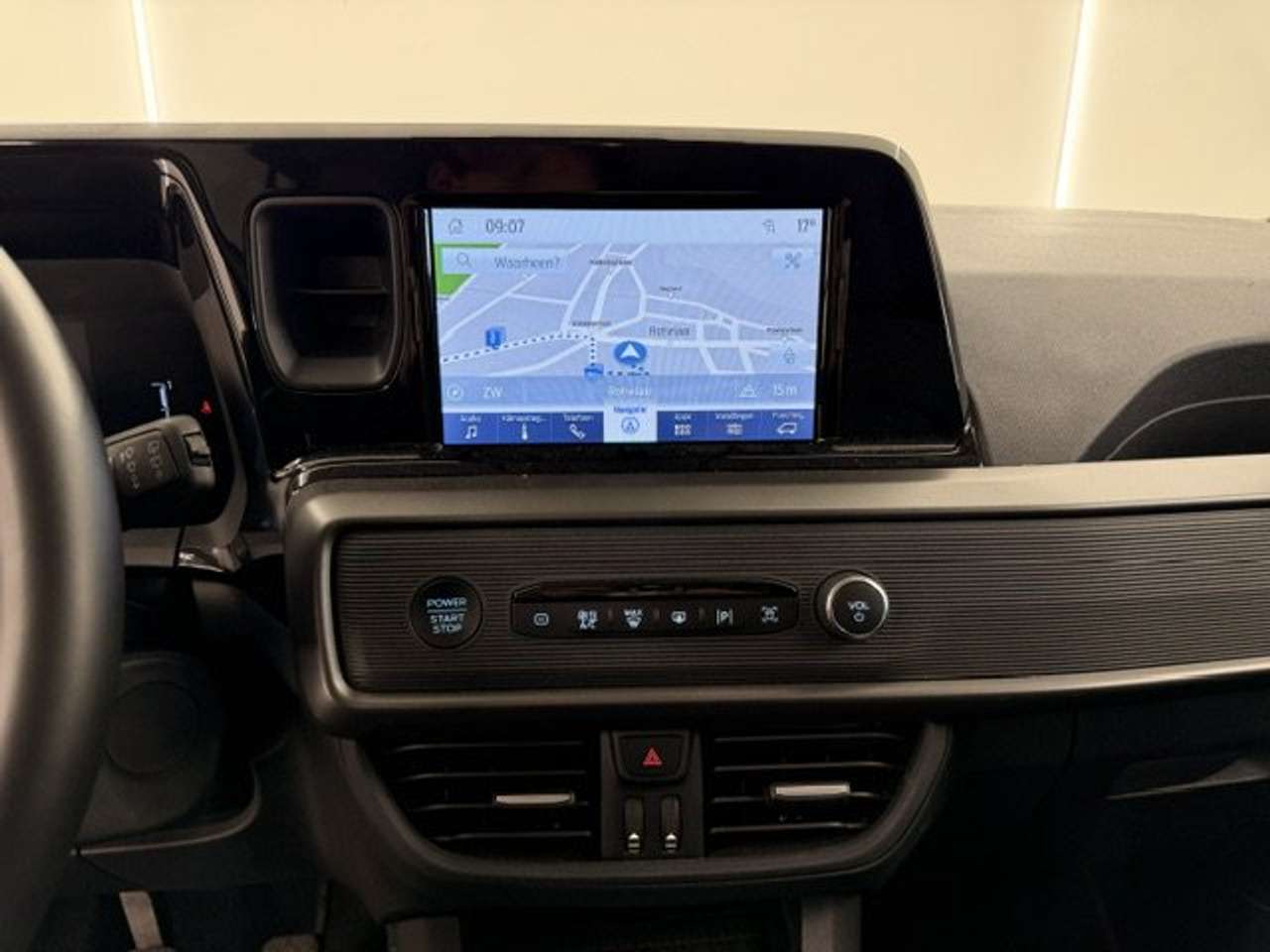 Ford Tourneo Courier TITANIUM BENZINE 125PK 22000KM — foto 14 van 21