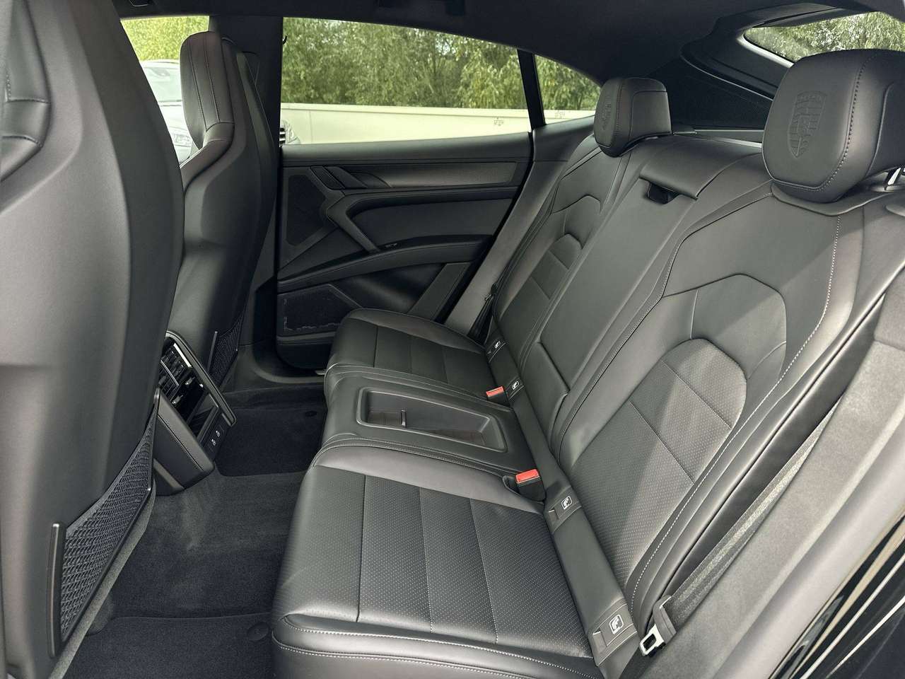 Porsche Cayenne Coupe ELECTRIC Trekhaak  adaptive Sportdesign 22" — foto 16 van 19