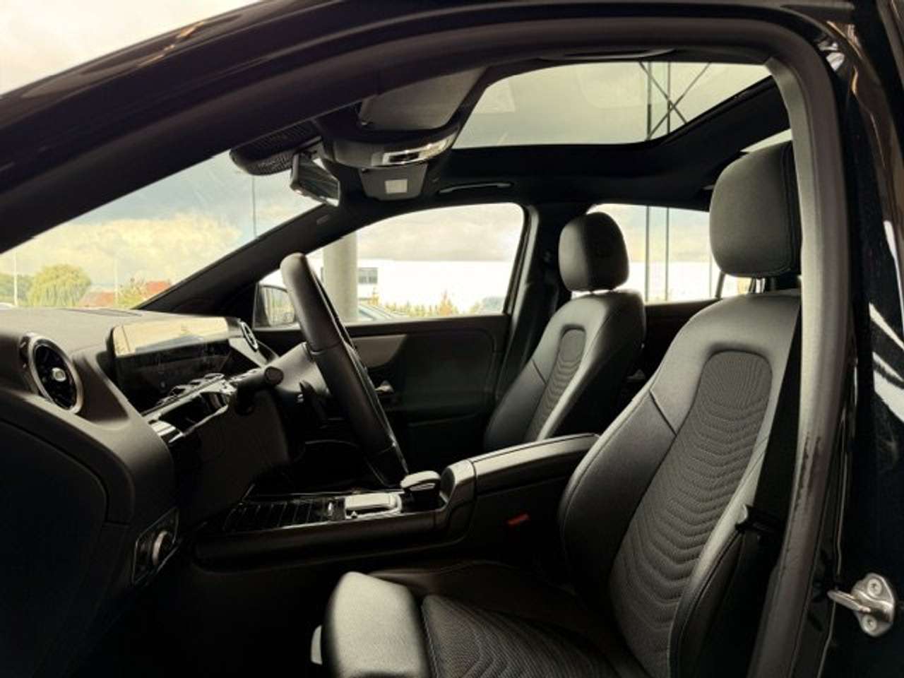 Mercedes-Benz GLA 250 250e PLUG-IN HYBRID AUTOMAAT PANO OPEN DAK — foto 9 van 22