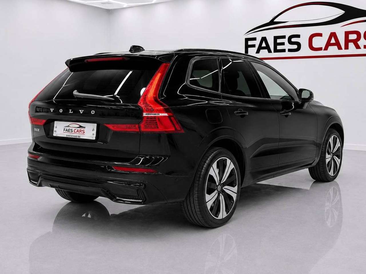 Volvo XC60 XC60 2.0 T8 PHEV AWD Plus Dark (335kW) — foto 6 van 15