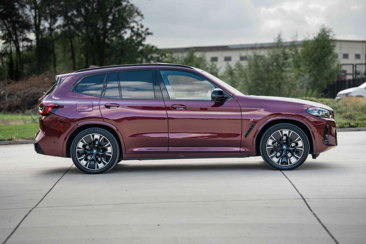 BMW iX3 (2023) — foto 12