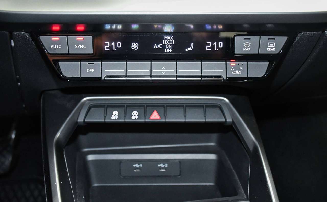Audi A3 A3 Sportback 30 TFSI S line - NAVIGATIE / SMARTLINK / PDC / CC — foto 13 van 19