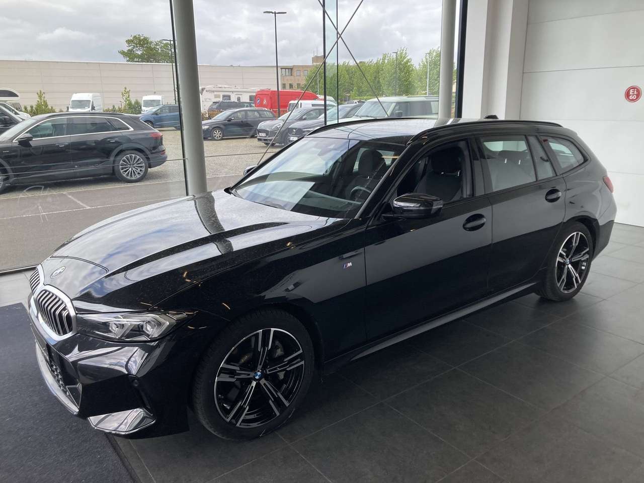 BMW 330 330I X-DRIVE  M-SPORT TOURING 245PK AWD AUTOMAAT — foto 3 van 18