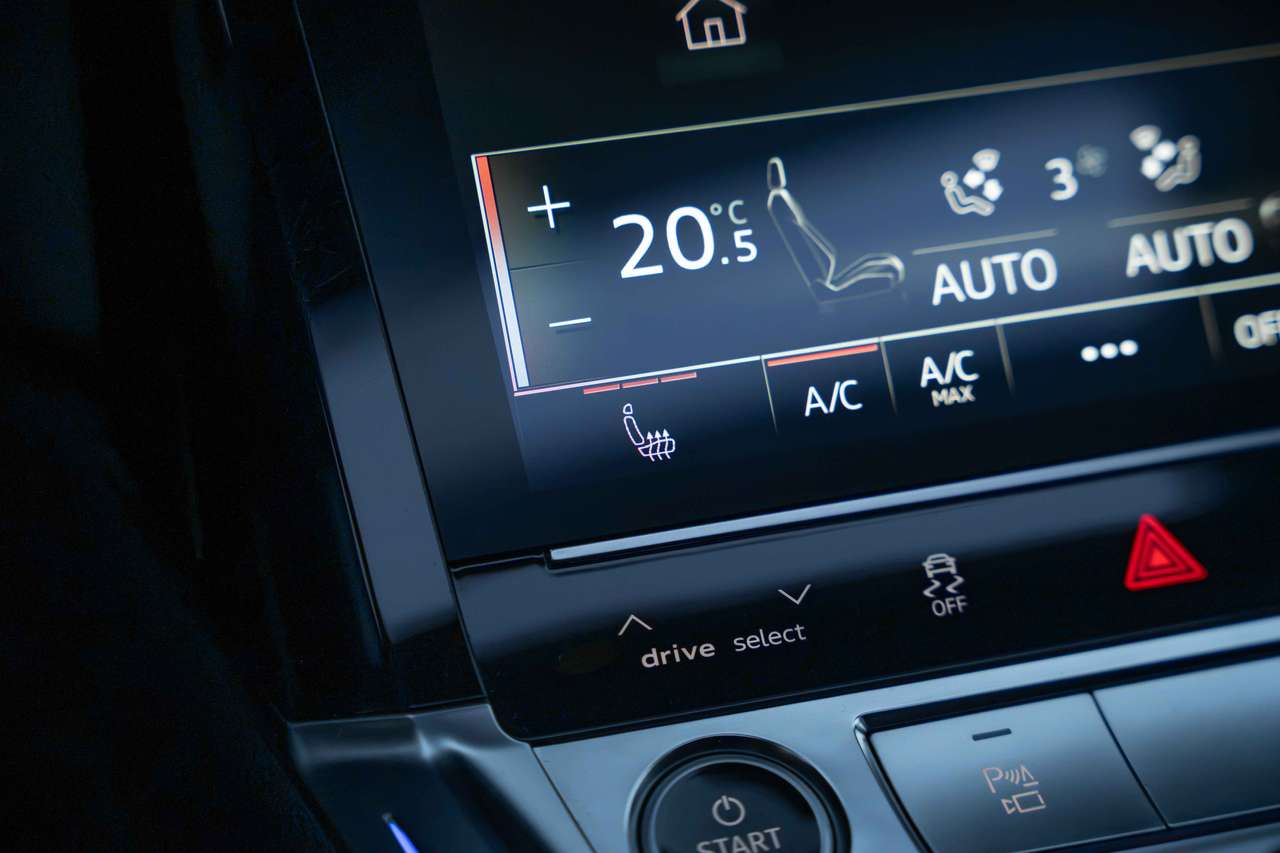 Audi e-tron 55 Quattro S-LINE/MATRIX//BLACKEDITION/94%SOH/PANO/NACHTZICHT/B&O/HUD/360° — foto 19 van 25