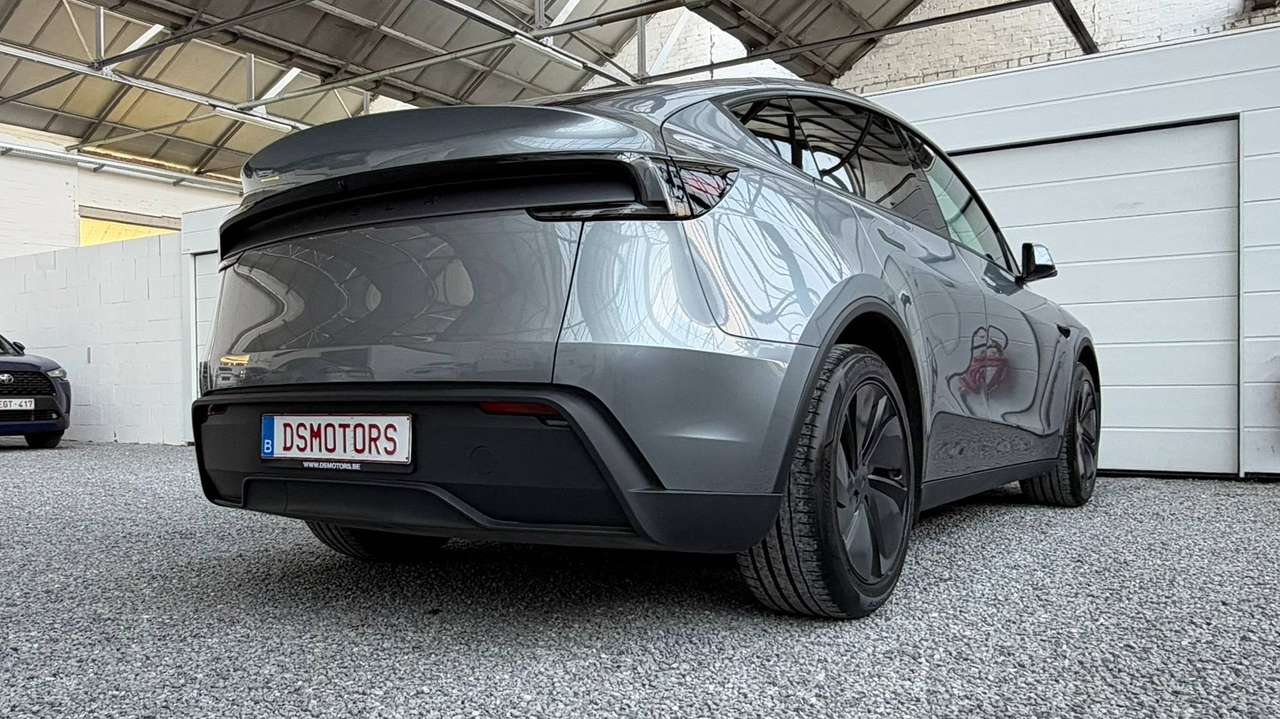 Tesla Model Y RWD LONG RANGE | Premium | HW4 | All weather matten rondom — foto 13 van 25