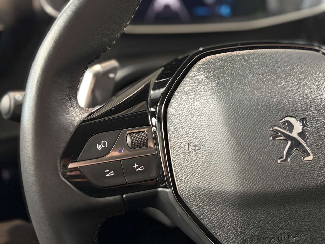 Peugeot 2008 1.2 PureTech Allure — foto 15 van 17