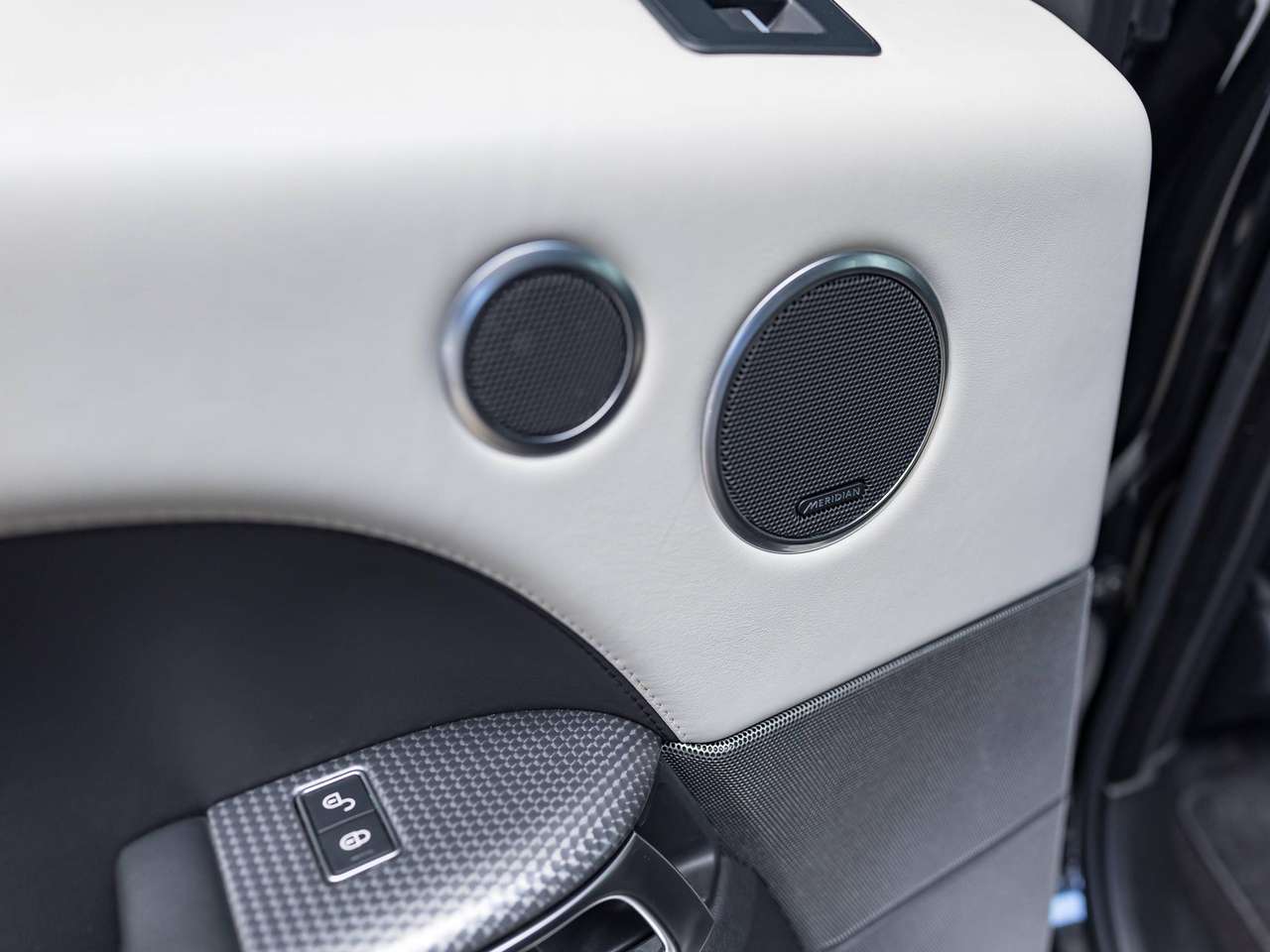 Land Rover Range Rover Sport 5.0i V8 SVR|PANO|HEAD-UP|HEATED-SEATS(v/a)|KEYLESS|AMBIENTLIGHT|ACC|LA| — foto 19 van 25