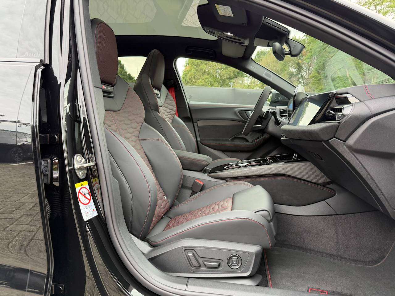 Audi RS5 AVANT BESCHIKBAAR TECH PRO SPORTPACK KERAMISCHE REMMEN PANORAMA GEKOELDE ZETELS MASSAGE B&O 360° CAM — foto 11 van 25