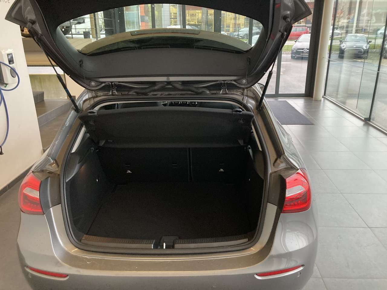 Mercedes-Benz A 180 BENZINE AUTOMAAT  +TAL VAN OPTIES — foto 6 van 20