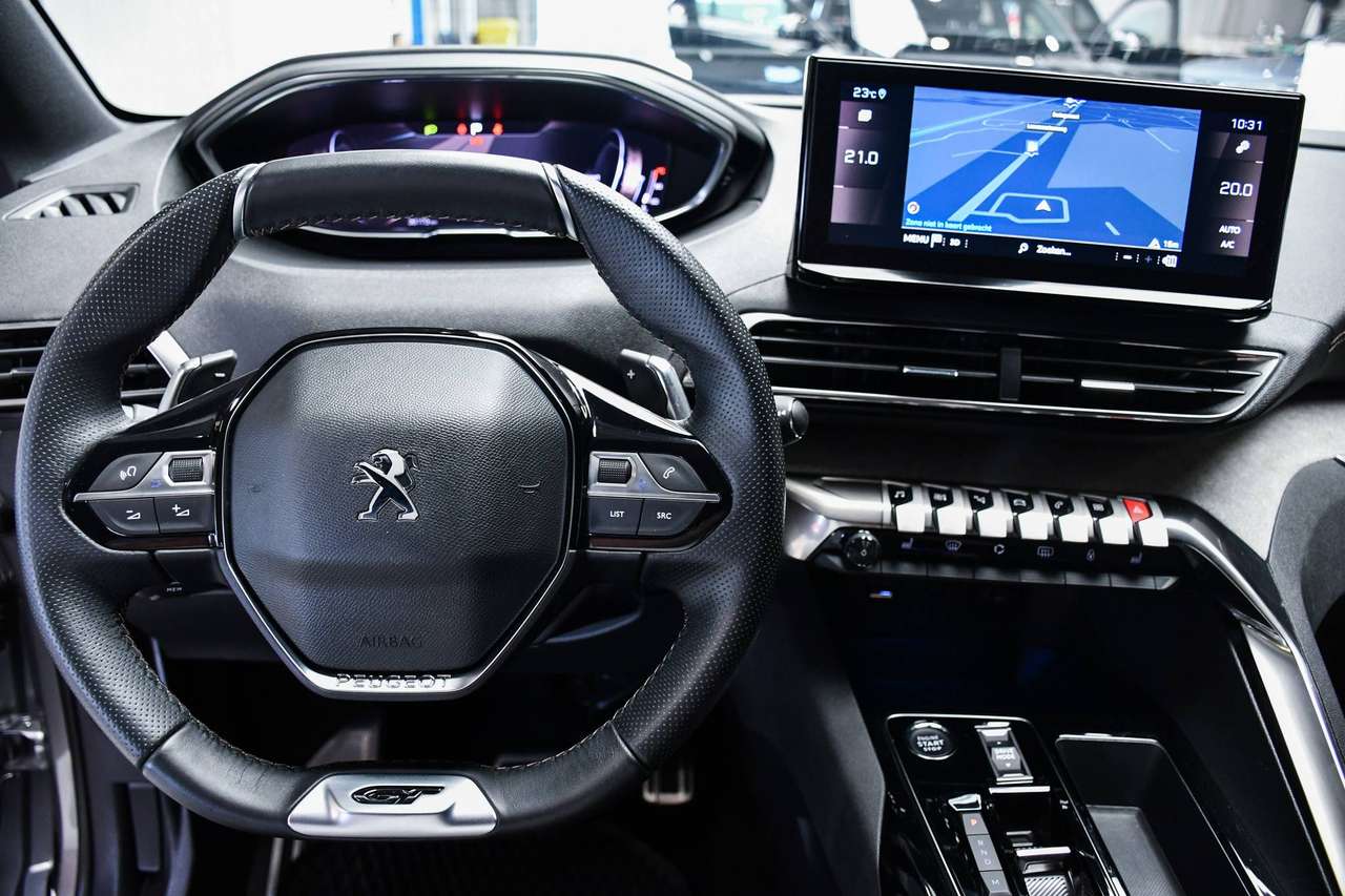 Peugeot 5008 5008 1.2 PureTech GT-Line 7pl Automaat - NAVIGATIE / CAMERA / SMARTLINK / BLIS / ACC — foto 18 van 22