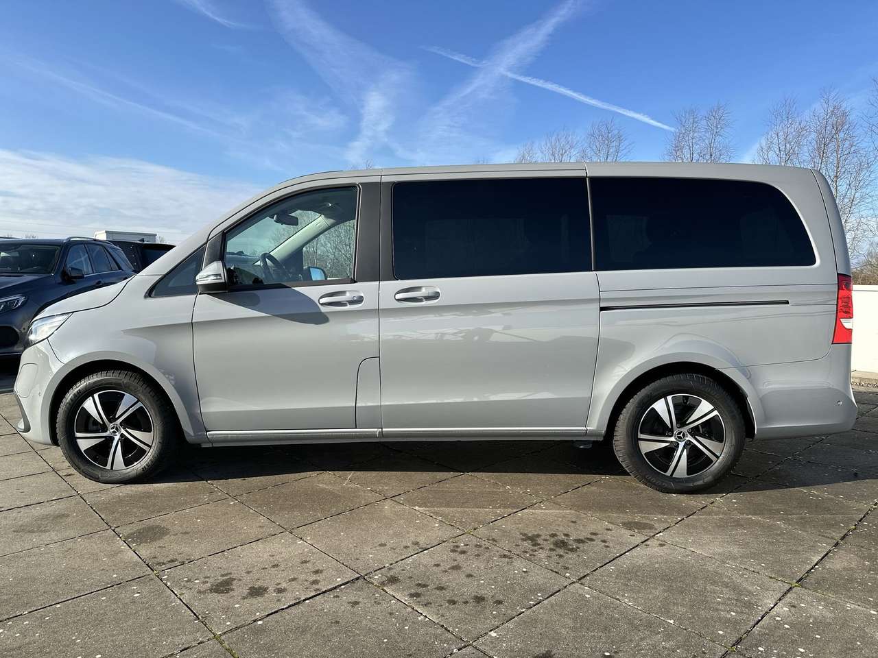 Mercedes-Benz EQV 300 L2  nieuw model Leder navi Distronic Dodehoek Multibeam — foto 4 van 18