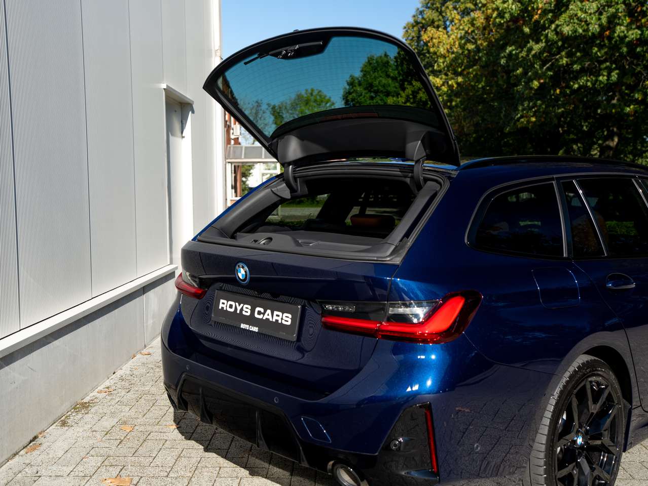 BMW 330 Touring 330e PHEV M-Sport Pro/Full PPF/Panorama/Head-up/360 Camera/Laser koplampen/Tanzanit individual/Zetelverwarming — foto 14 van 25