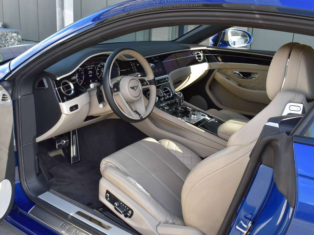 Bentley Continental GT 6.0 BiTurbo W12 / New Model / Sequin Blue / Full History — foto 6 van 25