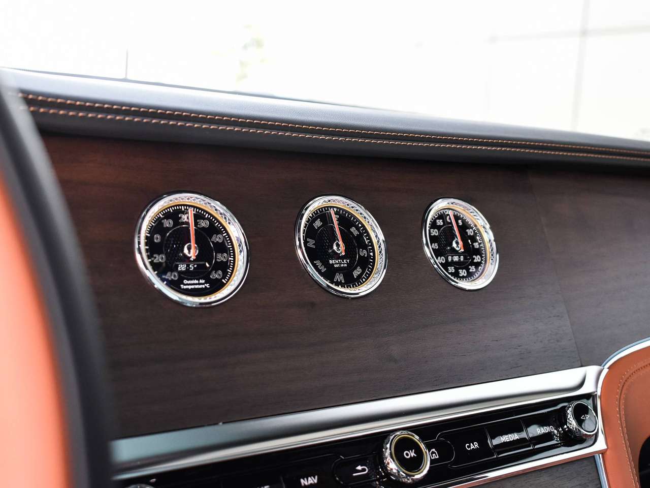 Bentley Continental GT 4.0 V8 PHEV | AZURE SPEC. | 550km/ NIEUW — foto 18 van 25