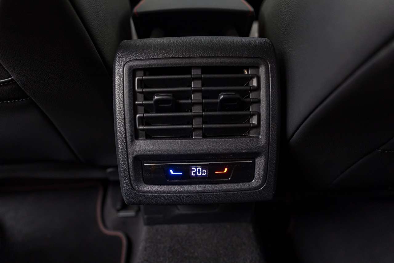 Volkswagen Golf GTI 2025|CLUBSPORT|H&K|PANO|HEAD-UP|ALCANTARA|HEATEDSEATS|KEYLESS|ACC|LA|GARANTIE| — foto 15 van 25