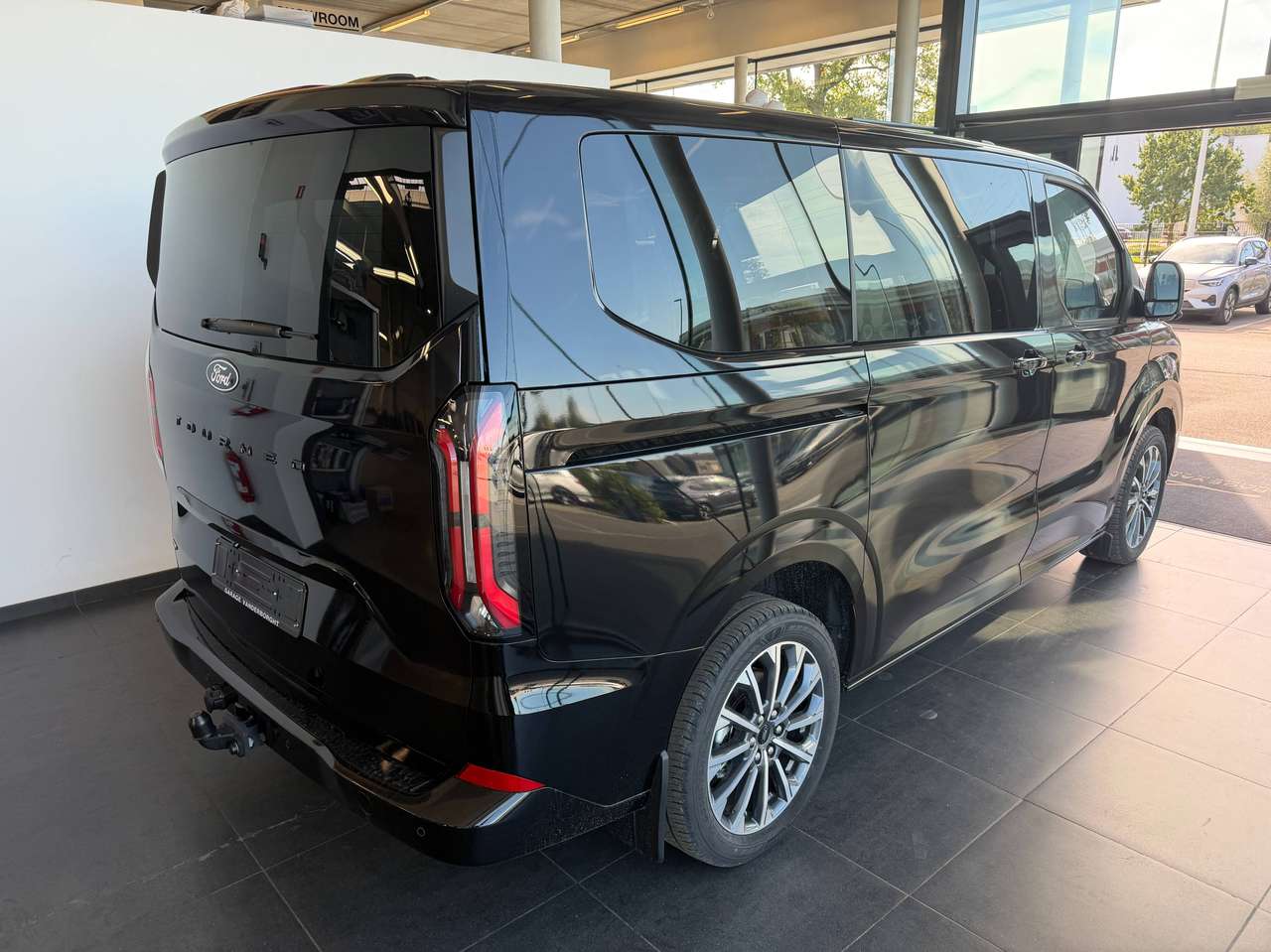 Ford Tourneo Custom TITANIUM X PHEV NIEUW 8ZIT — foto 5 van 21