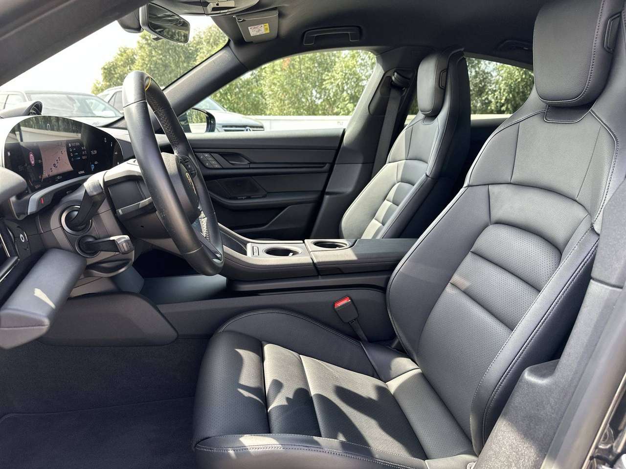 Porsche Taycan Luchtvering Sport Chrono Performance Battery Plus Adapt. comfortstoelen — foto 16 van 18