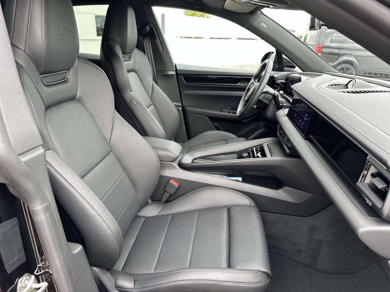 Porsche Macan 4ELEK/LUCHTVER/20"/TREKH/BOSE/LEDERPAKKET — foto 10 van 18