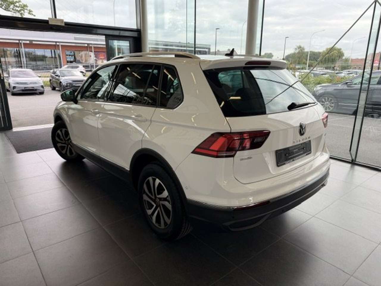 Volkswagen Tiguan LIFE ACTIVE PLUG-IN HYBRIDE AUTOMAAT  46000KM!!!! — foto 6 van 23