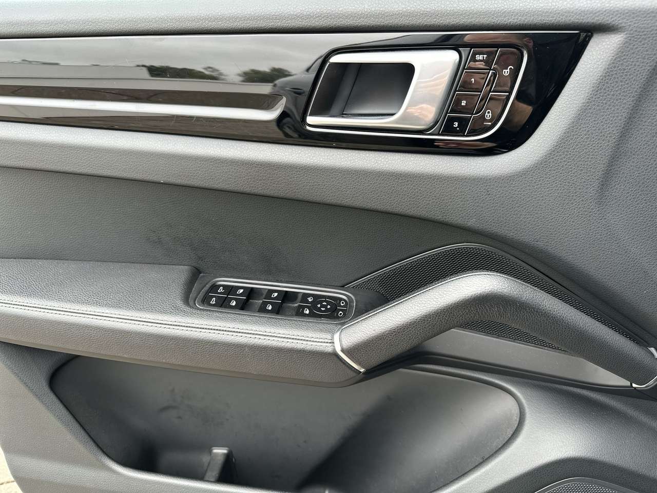 Porsche Cayenne 20"/PANODAK/LUCHTVERING/ACHTERUITRIJCAM — foto 19 van 19