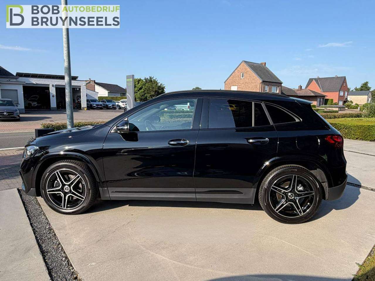 Mercedes-Benz GLA 180 Amg line | Nightpakket | 360° camera | Panodak | Distronic — foto 2 van 25