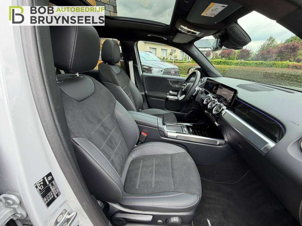 Mercedes-Benz GLB 180 AMG Line | Alpinegrijs | Lifecycle Edition | Nightpakket | Panodak | Camera |Keyless GO — foto 11 van 20