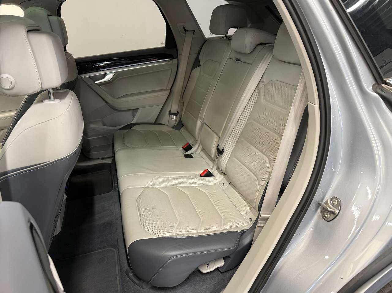 Volkswagen Touareg 3.0 TDi V6 SCR 4Mo R-Line 2020! — foto 15 van 24