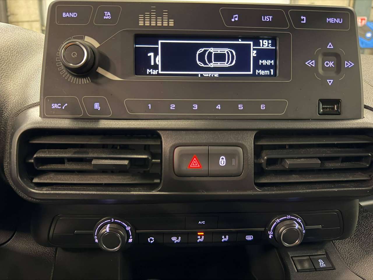 Citroen Berlingo 1.2 PureTech M Light Control S/S (EU6.3) — foto 14 van 15