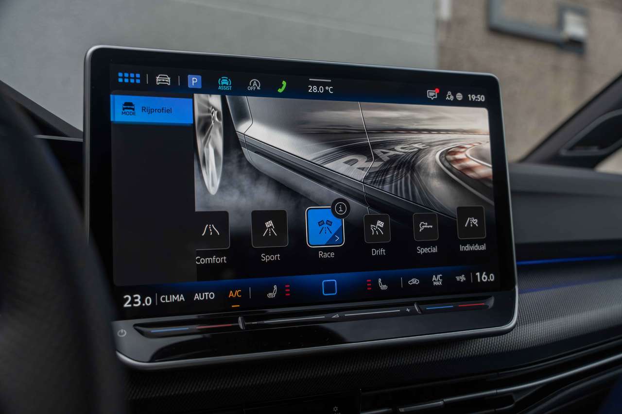 Volkswagen Golf R 4MOTION 'Black Edition' PANO/MATRIX/AKRAPOVIC/ACC/CAMERA/H&K/19" — foto 23 van 25