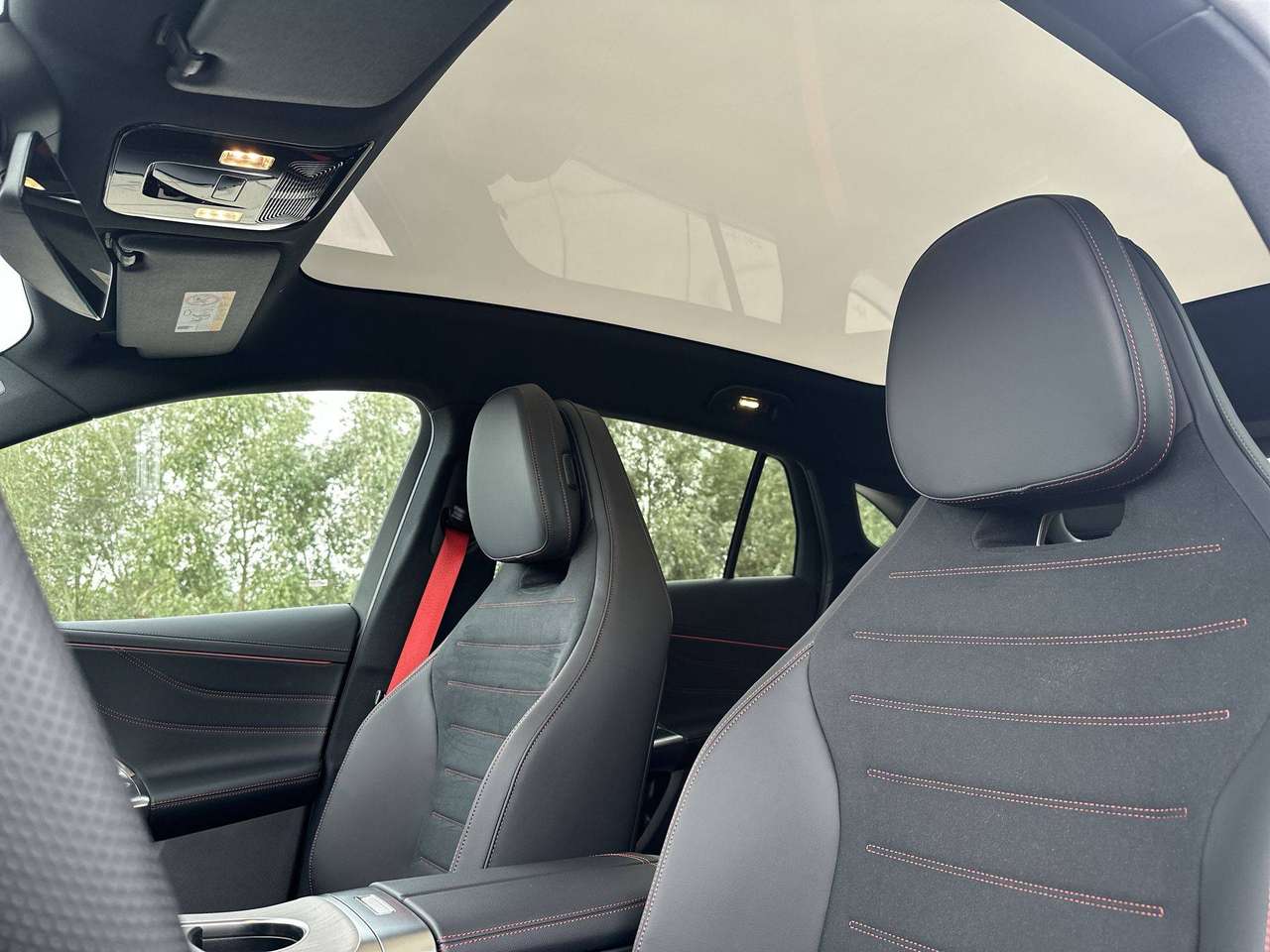 Mercedes-Benz GLC 400 4MATIC ELECTRIC AMG Line Distronic Trekhaak Nightpakket Pano Dak — foto 14 van 19