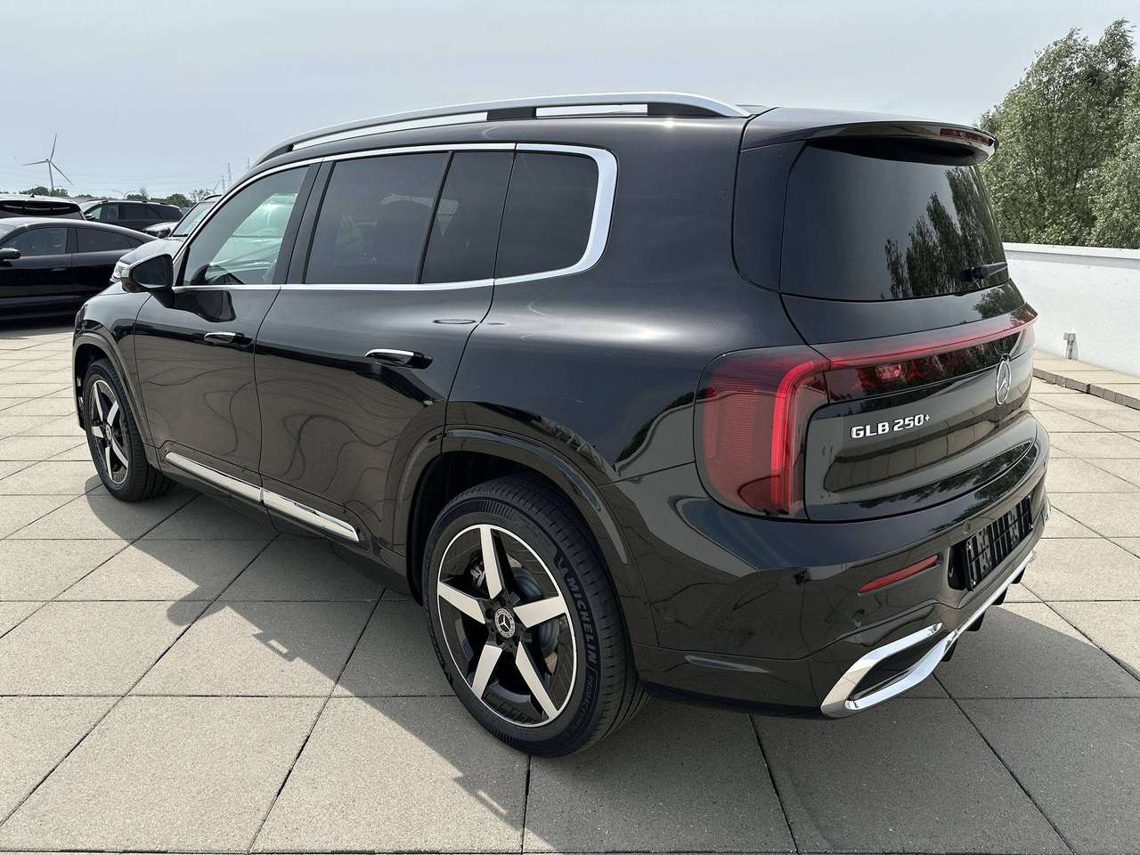 Mercedes-Benz GLB 250 + Electric  AMG Pano dak Burmester Multibeam Memory Distronic — foto 7 van 19