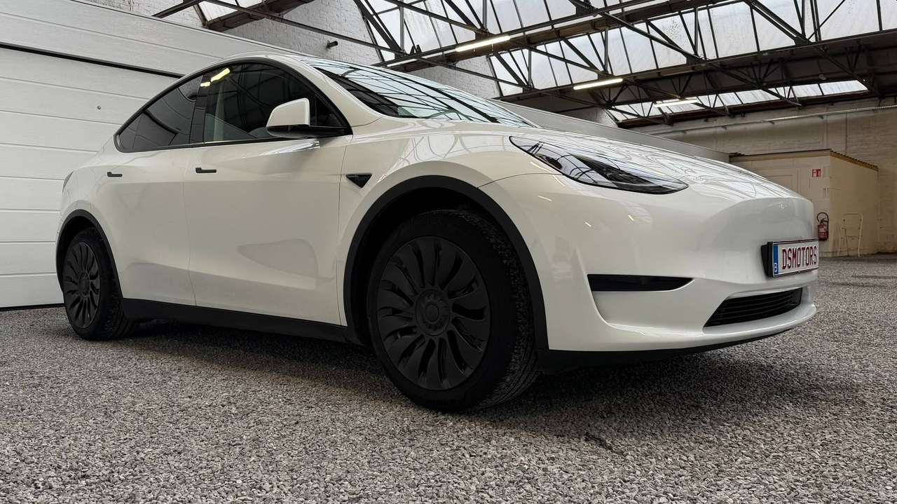 Tesla Model Y RWD | Tesla trekhaak | LFP | HW4 - FSD | BTW wagen | IN OPTIE — foto 8 van 25