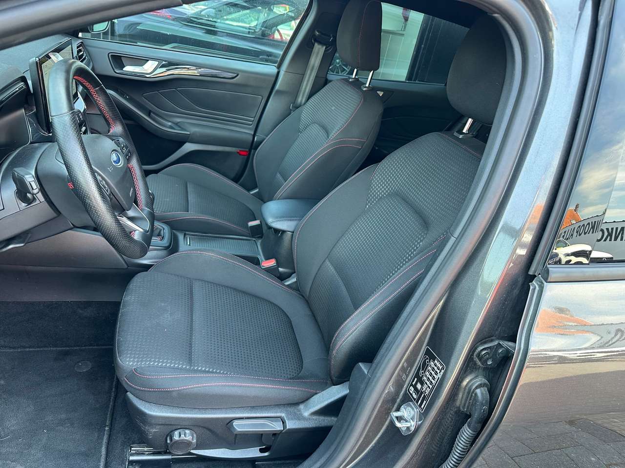 Ford Focus 1.0 EcoBoost MHEV ST-Line Design Black Pack 64000km — foto 10 van 17