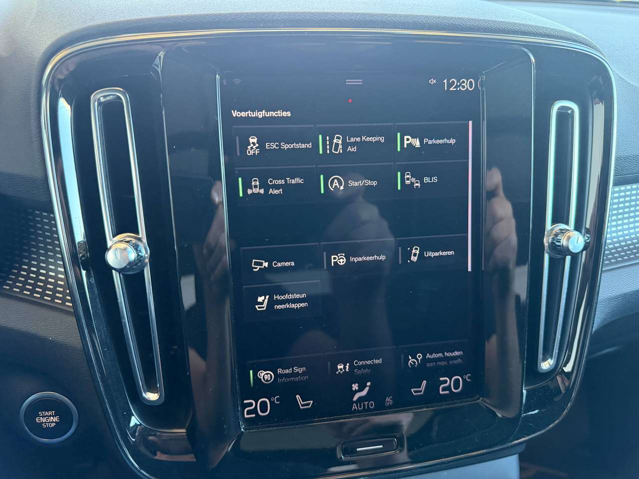 Volvo XC40 R-DESIGN D4 AWD AUTOMAAT LEDER PANO DAK — foto 17 van 23