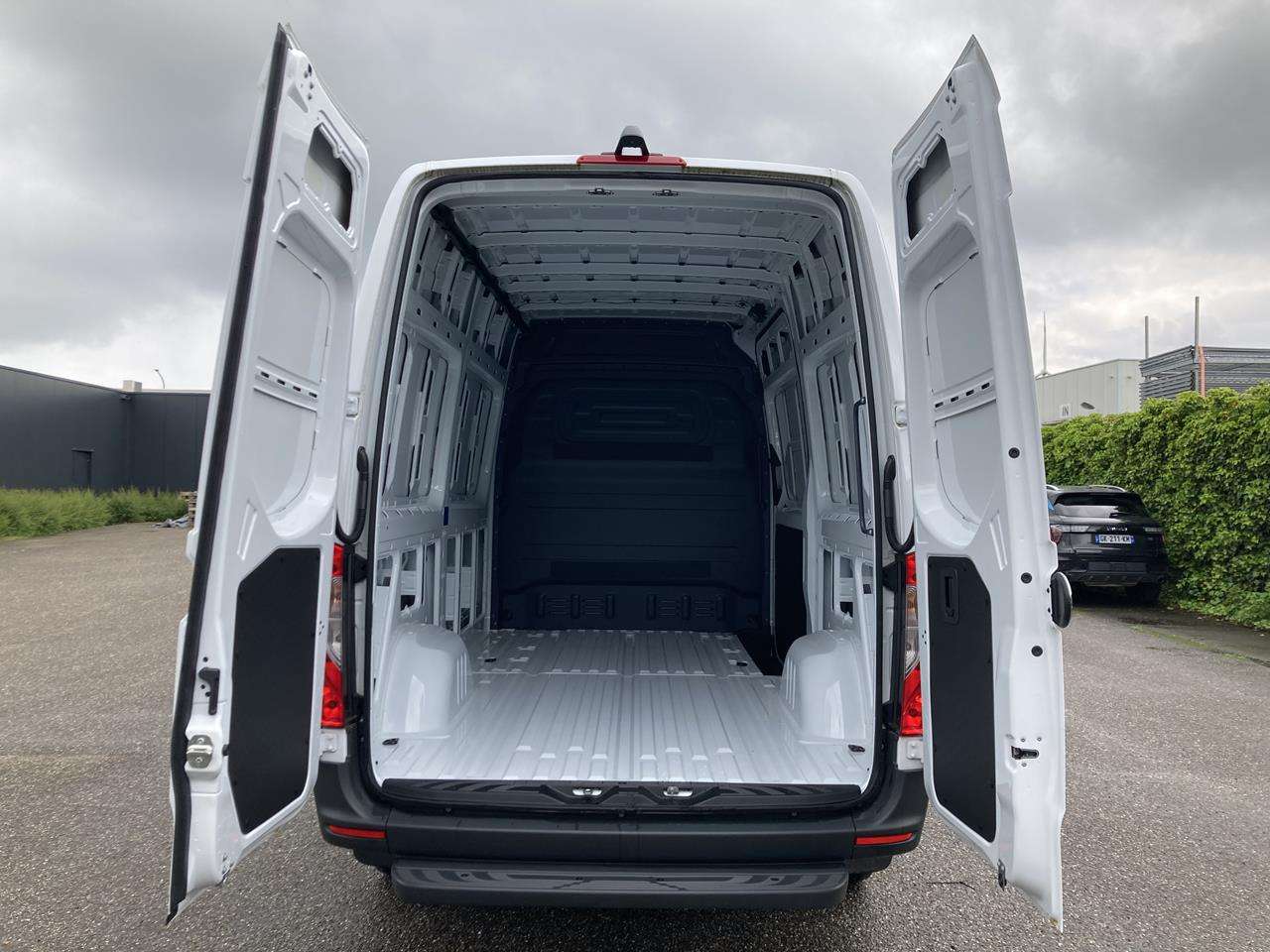 Mercedes-Benz Sprinter 317 CDi 170 L2H2 38.850€ netto Camera/Navi — foto 5 van 25