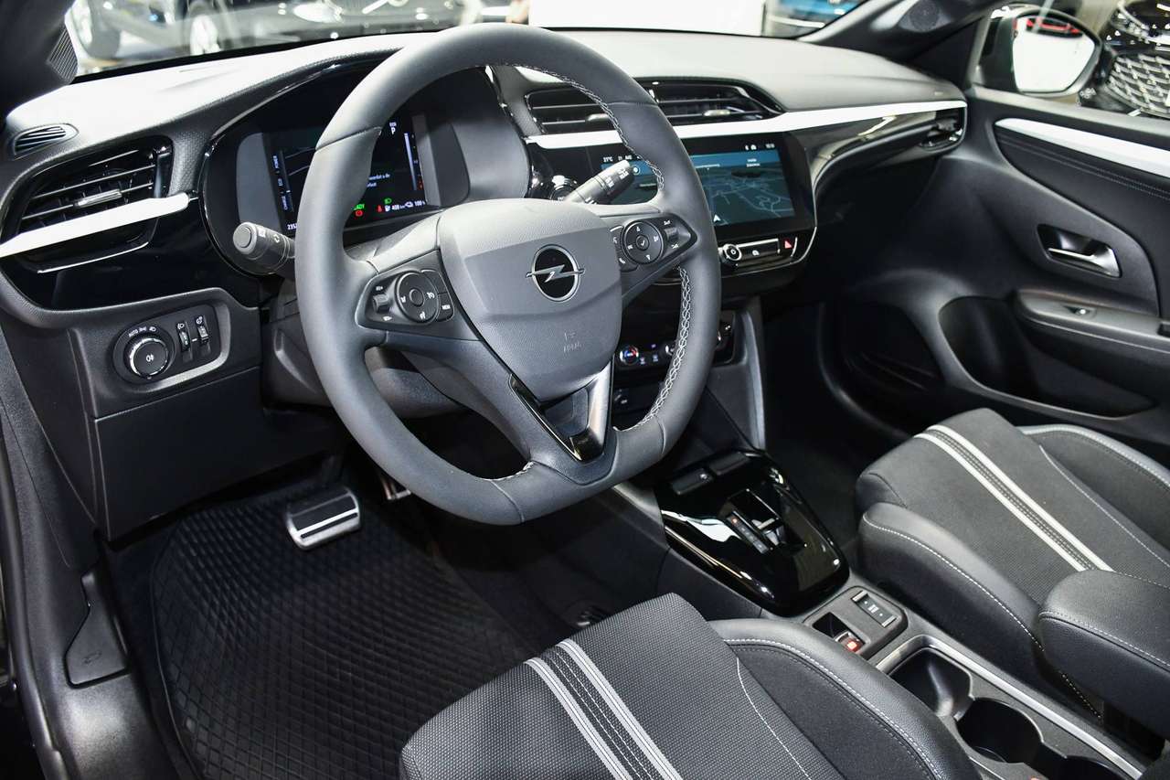 Opel Corsa-e e-Corsa 50 kWh GS Full Elektric - NAVIGATIE / CAMERA / BLIS / SMARTLINK / PDC / CC — foto 8 van 21