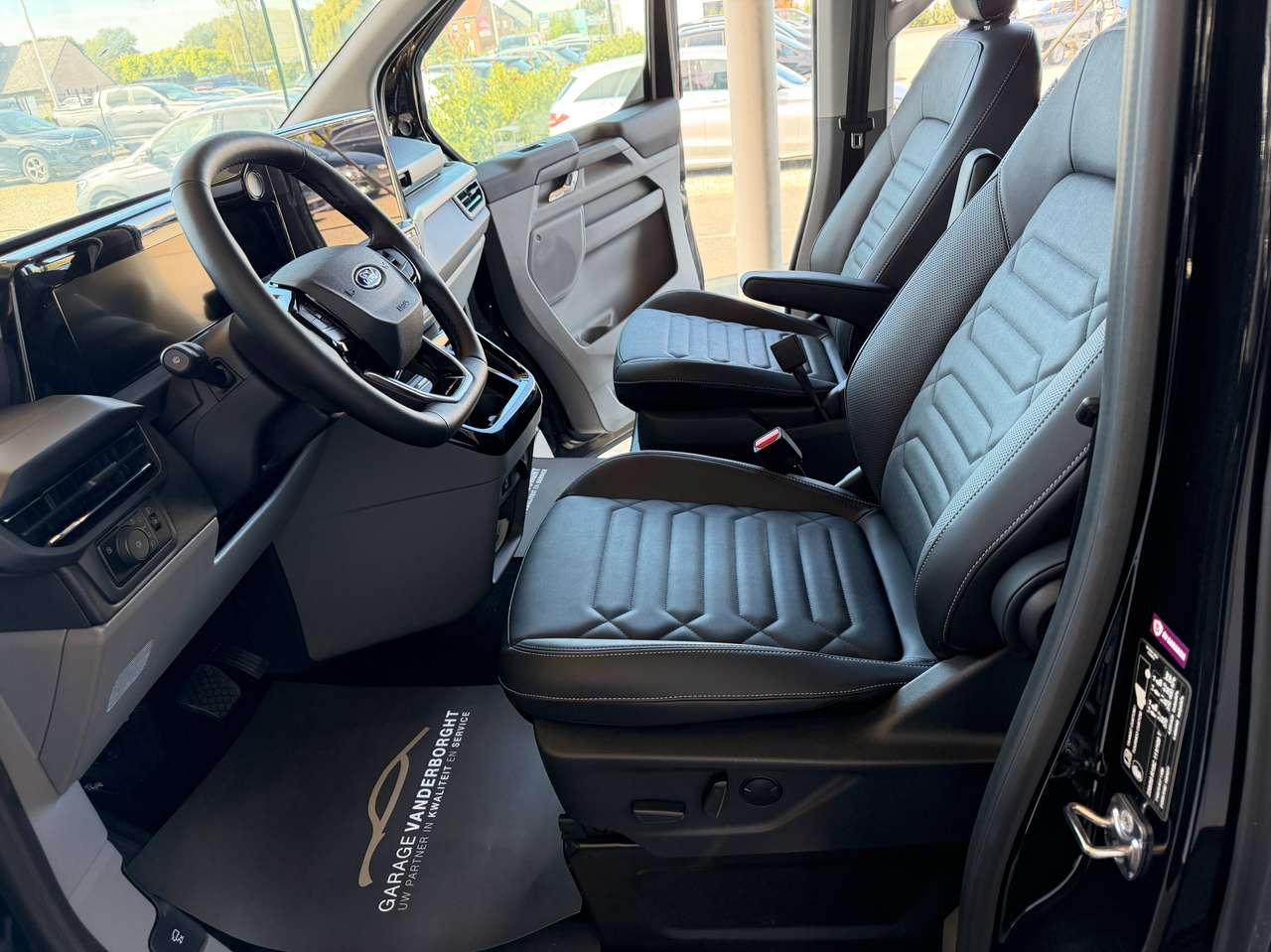 Ford Tourneo Custom TITANIUM X PHEV NIEUW 8ZIT — foto 11 van 21