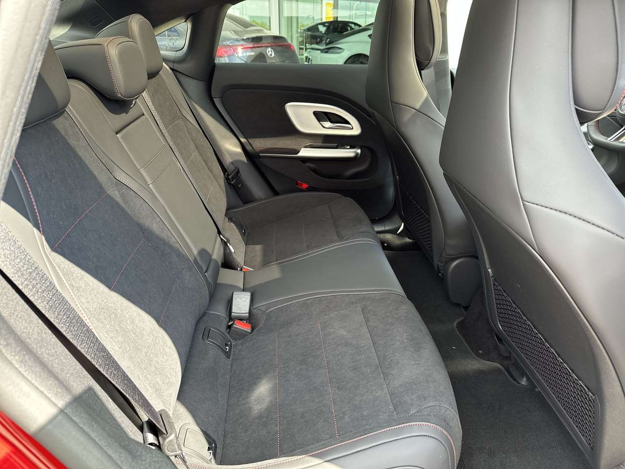 Mercedes-Benz CLA 250 + AMG LINE Electric — foto 16 van 19