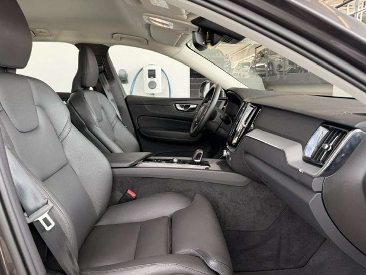Volvo XC60 PLUS DARK B5  AWD AUTOMAAT +TAL VAN OPTIES — foto 9 van 22