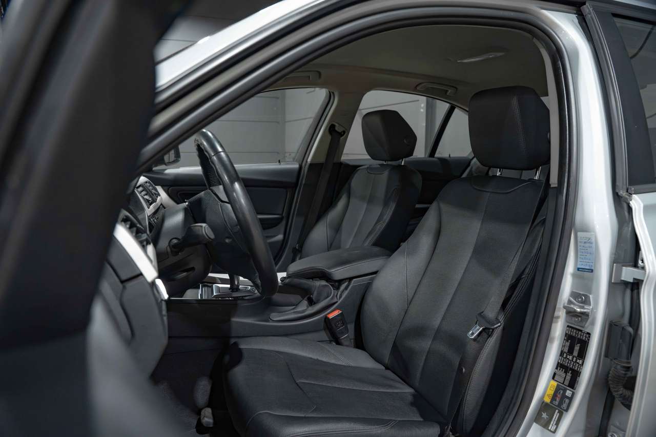 BMW 330 (2018) — foto 17