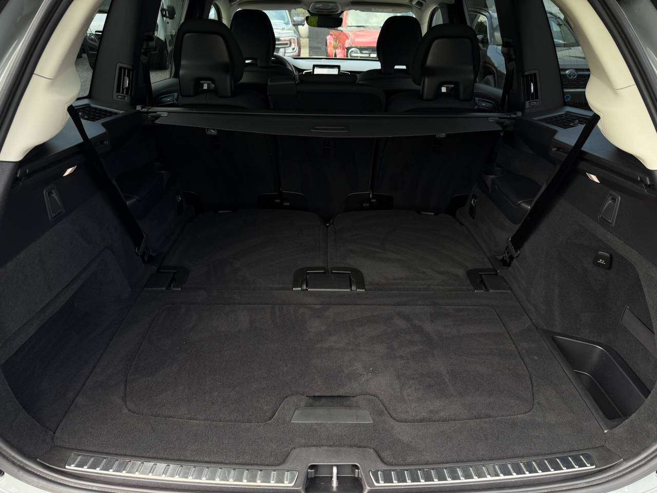 Volvo XC90 T8 PHEV PLUS DARK 7-ZIT HARMAN KARDON MEMORY SEATS APPLE CARPLAY — foto 11 van 20